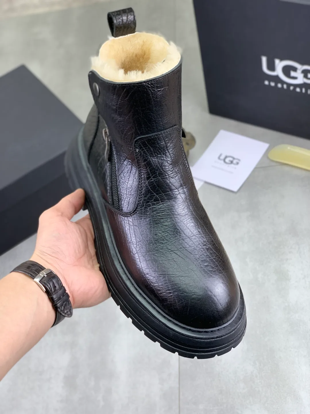 Men's men's shoes 💰P660 New arrival 🆕🆕🆕 IUGGI Men's British retro Martin boots Winter new men's outdoor hiking boots First layer of cowhide on the outside and wool on the inside Comfortable and warm Rubber sole sole Non-slip and firm Trendy and fashionable Casual and versatile Size: 38-44 (45 customized) Color: three colors